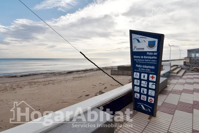 Vistas al mar en primera línea y terraza en este luminoso apartamento exterior en la playa del Mareny Blau — 47