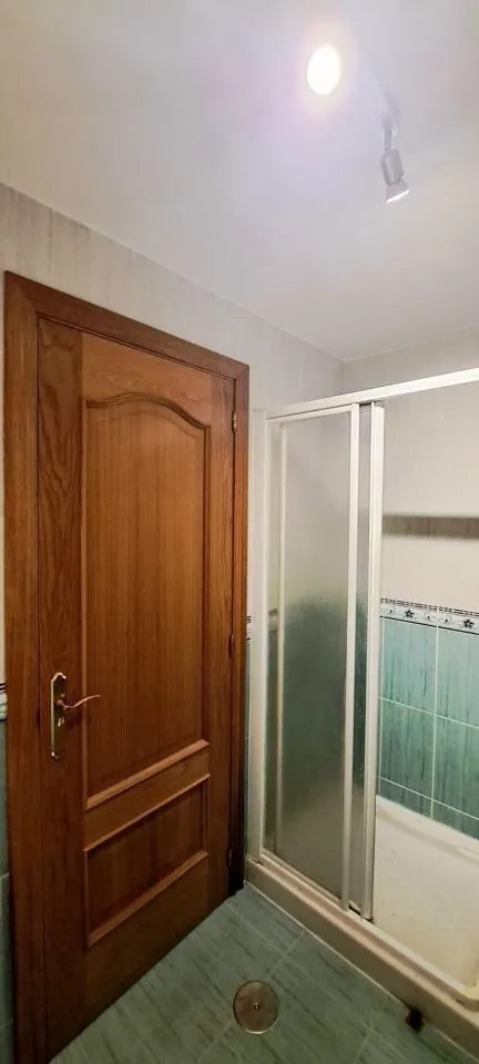 Amplio y Luminoso Piso en alquiler en Barrocanes, Ourense - Ideal para Familias — 31