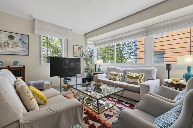 Vivienda muy luminosa de tres dormitorios en urbanización co
