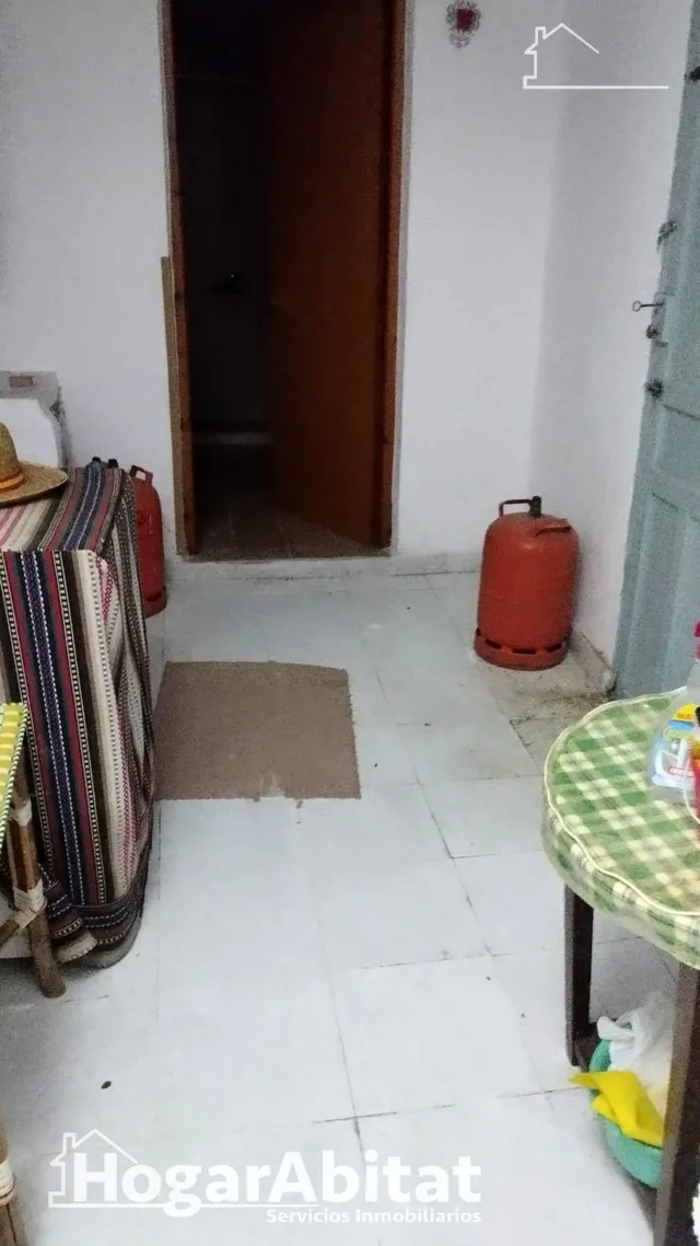 ¡GRAN OPORTUNIDAD! ECONÓMICA Y AMPLIA CASA CON GARAJE — 40