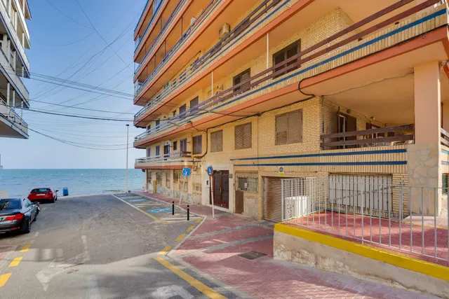 Ático en Primera Línea de Mar con Espectaculares Vistas — 29