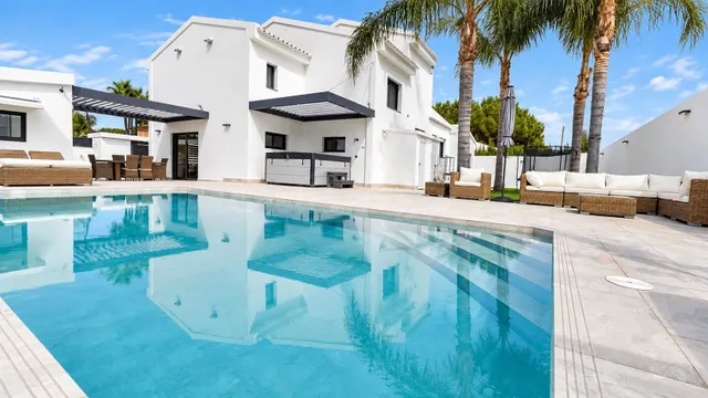 ESPECTACULAR VIVIENDA REFORMADA CON PISCINA, BODEGA, GIMNASI - foto 2