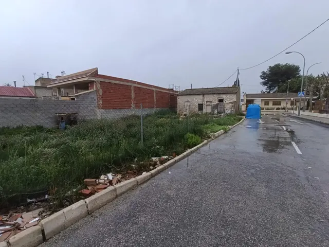 Se vende casa de pueblo para reformar sobre una parcela de 196m2 en terreno urbano — 11