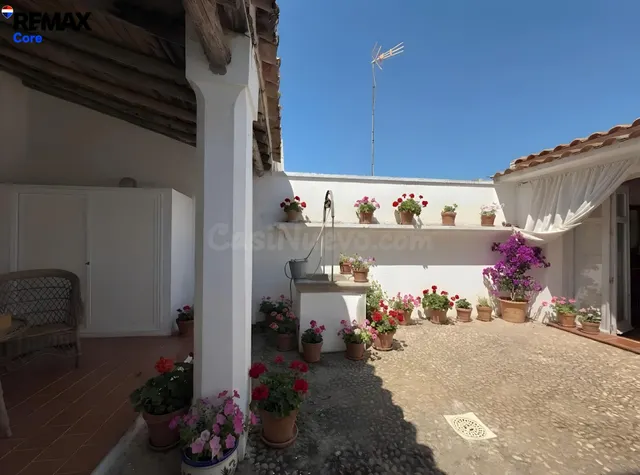 Casa con Encanto de 180 m2 con Patio y Gran Porche en el Centro de Puebla de la Calzada — 23