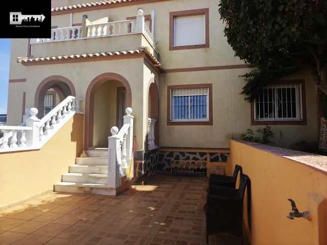 Bungalow pareado con dos terraza, solárium y sótano en Gran Alacant. — 7
