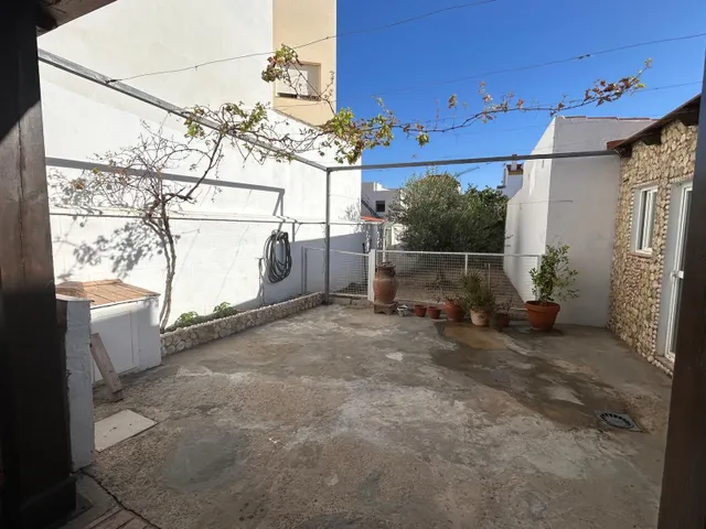 VIVIENDA INDEPENDIENTE CON TERRENO — 29