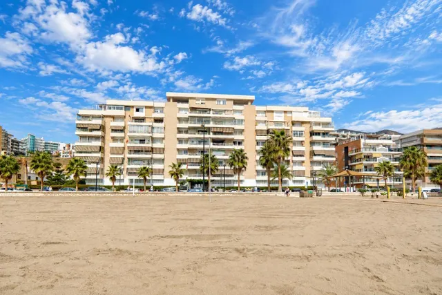 VIVIR FRENTE AL MAR EN FUENGIROLA — 37