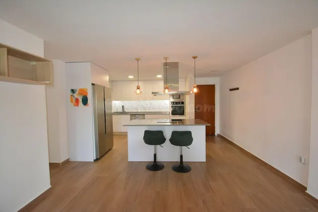 Gran apartamento reformado a 200 metros de la palya central  - foto 4