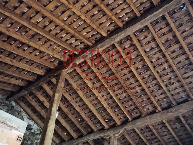 CASA DE PIEDRA CON AMPLIA PARCELA. ESCOBEDO DE VILLAFUFRE. — 32