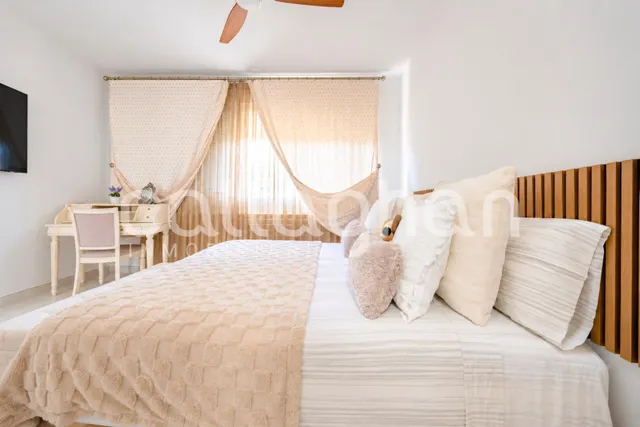 Exclusiva vivienda en Cruz de Gracia: elegancia, amplitud y privacidad — 24