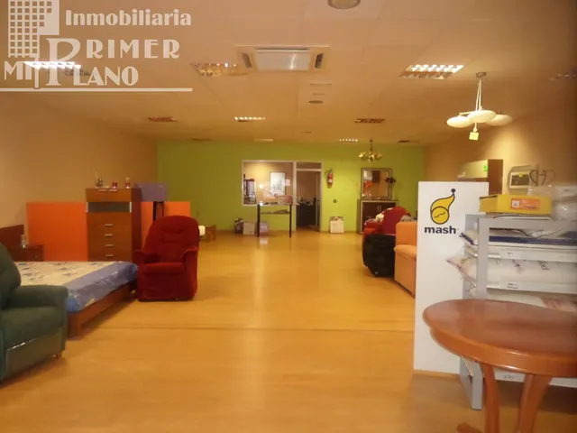 *Local en venta en zona céntrica, ahora por solo — 11