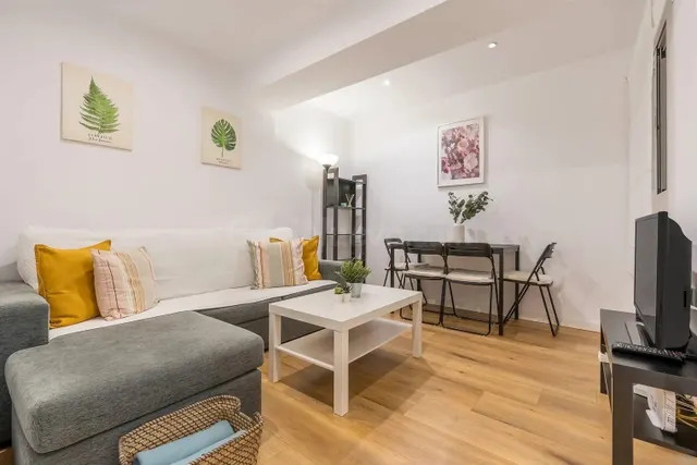 ¡Atención estudiantes! ✨ ¿Buscáis LA HABITACIÓN perfecta para el próximo curso académico en Granada por 400 € al mes/habitación? ¡Tenemos exactamente lo que necesitáis! — 3