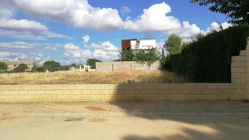 OPORTUNIDAD! SE VENDE ESPECTACULAR SOLAR DE CASI 1000 METROS CUADRADOS EN LA MEJOR ZONA DE LA FELIPA