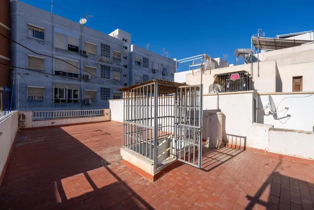 Casa con encanto, cochera y terraza privada en calle Acosta — 24