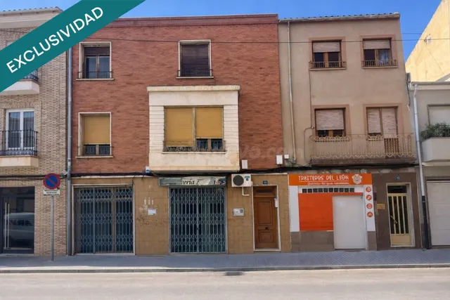 Casa adosada con dos viviendas independientes y local comerc - foto 2