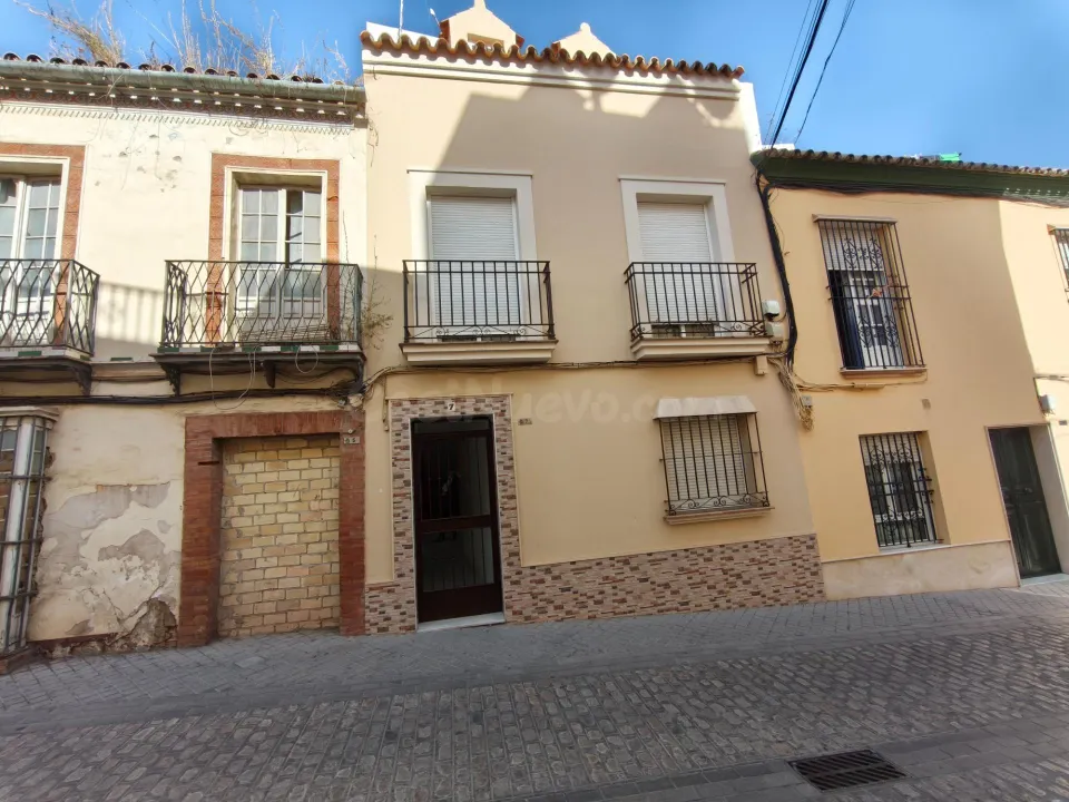 Piso en Planta Baja con Espacios Exteriores Privados!