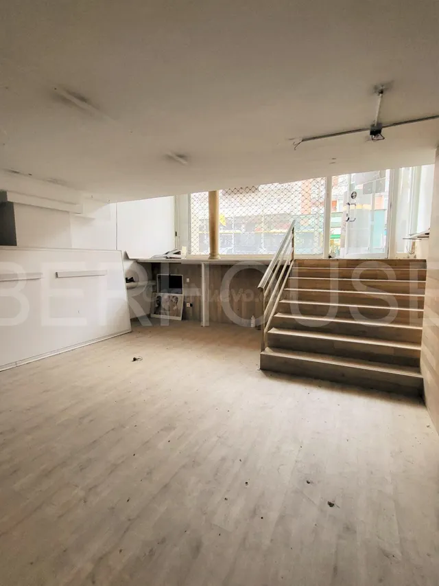Local comercial de 152m2 situado en Rambla San Sebastia - foto 2