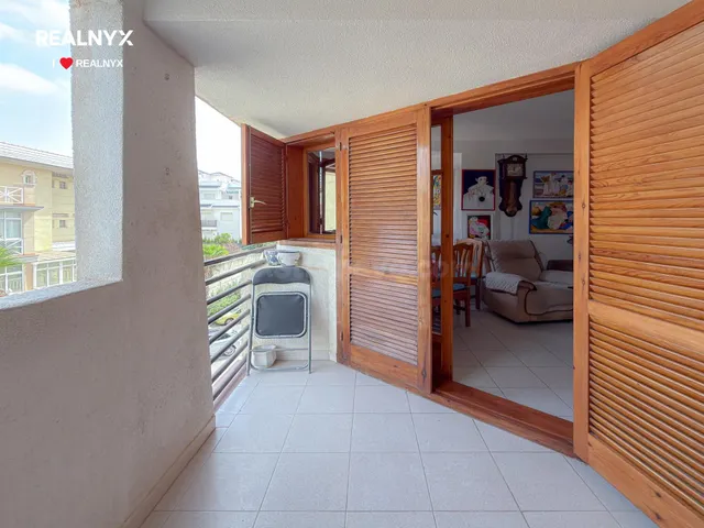 La Veleta! Acogedor apartamento exterior , con amplia terraza y vistas laterales al mar ubicación en urbanización exclusiva con piscina a 150 metros del mar — 2
