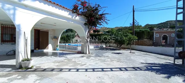 SE VENDE CHALET EN ELCHE — 25