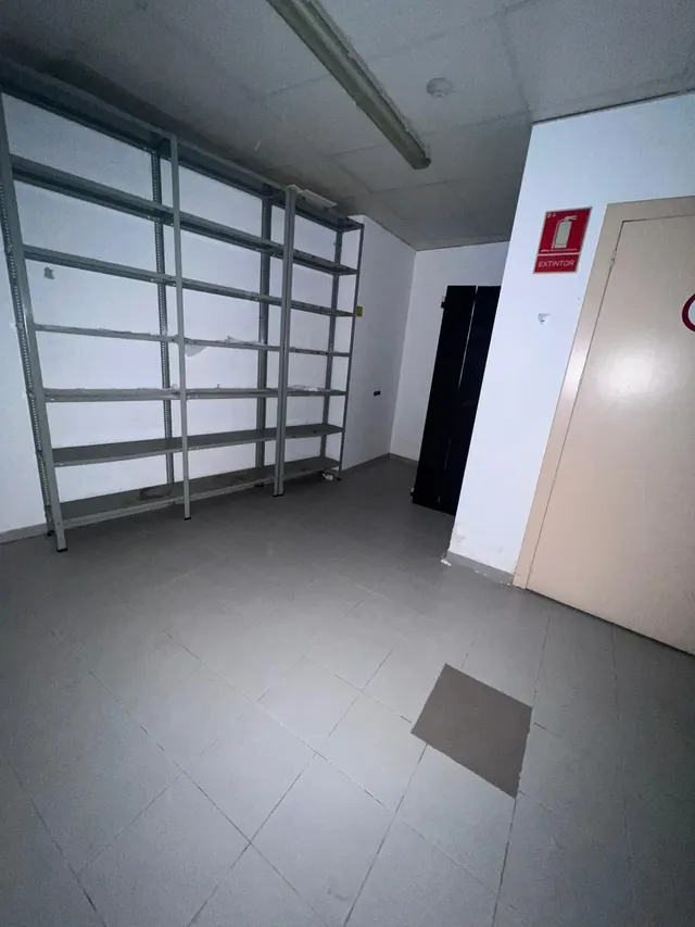 Local comercial en Obispo Benlloch — 29