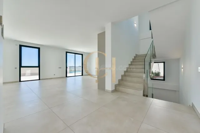 Moderna villa independiente con piscina privada y garaje — 30