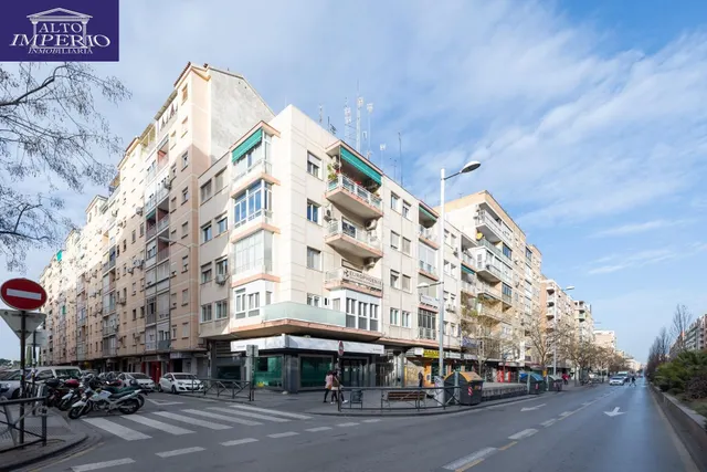 ¡Oportunidad Única en Angel Barrios! Local de 147m2 por solo 190.000€ — 2
