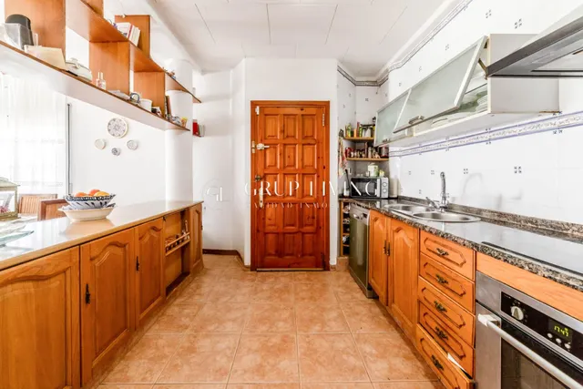 ELEGANTE CASA ESQUINERA DE ESTILO INGLÉS CON VISTAS AL MAR — 33
