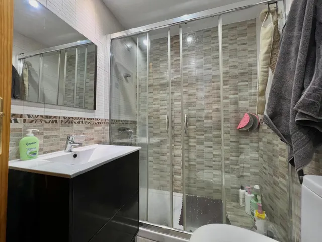 Espaciosa vivienda de 4 habitaciones y 2 baños rodeado de todos los servicios — 28