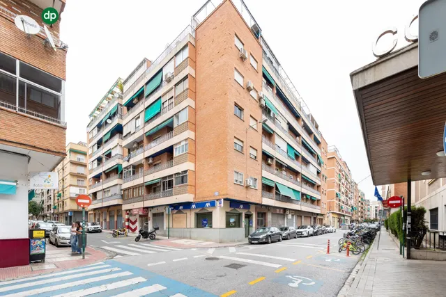 ¡Oportunidad única! Ático de 4 dormitorios y 2 baños con gran terraza frente al Colegio Agustinos (Arabial) — 29