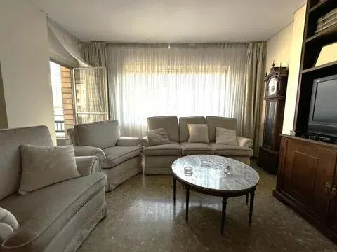Piso Céntrico con plaza de garaje incluida en el precio — 11