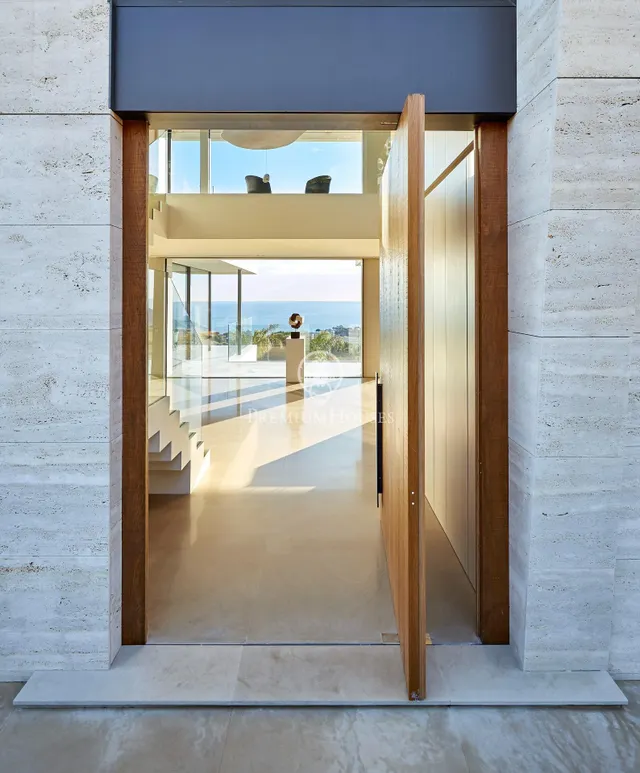 El carácter de la piedra natural con vistas de vértigo en alquiler en Lloret de Mar — 13