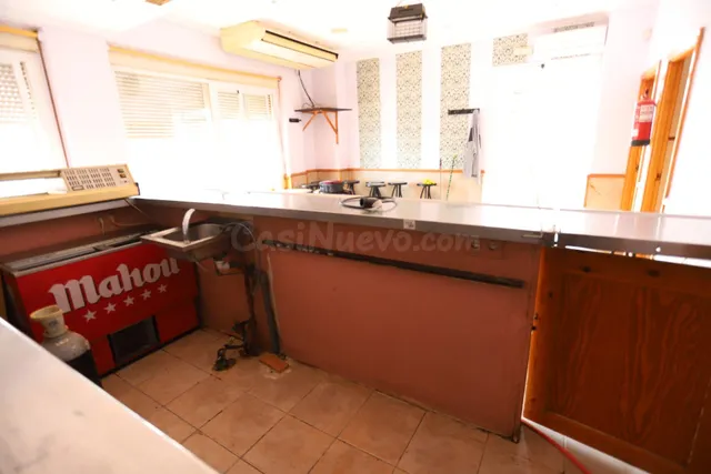 SE VENDE LOCAL COMERCIAL DE 43 m2 INSONORIZADO Y CON SALIDA  - foto 5