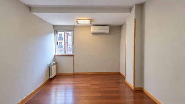¡INVERSORES! VENTA DE DOS PISOS UNIDOS A REFORMAR DE 3 DORMITORIOS Y 2 BAÑOS CADA UNO MUY CERCA DEL RETIRO — 32
