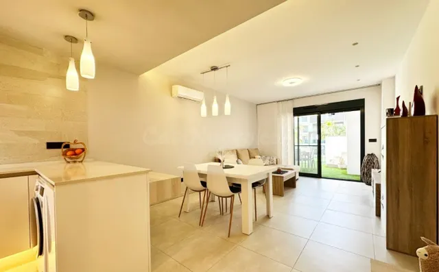 Se vende ático de 2 dormitorios en la primera planta con solárium privado en Oasis Beach XII, El Raso, Guardamar del Segura — 4
