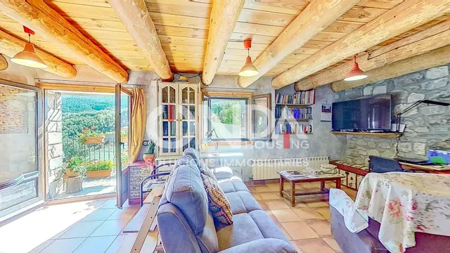Gran casa de pueblo en Pallerol - foto 2