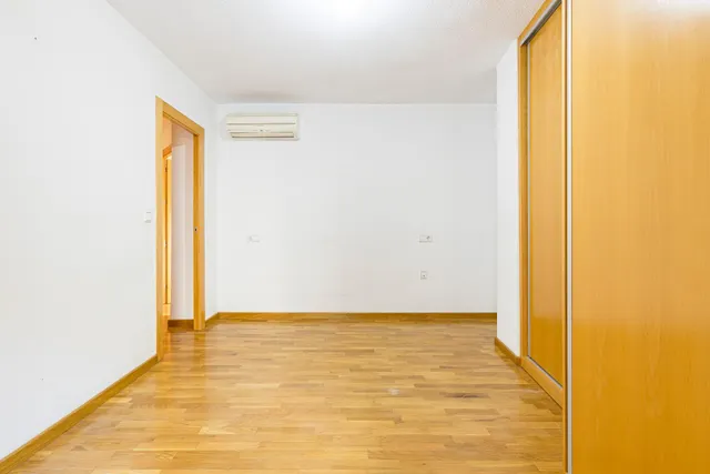 Vivienda de 3 dormitorios con terraza en calle del Pilar, centro de Murcia. — 12