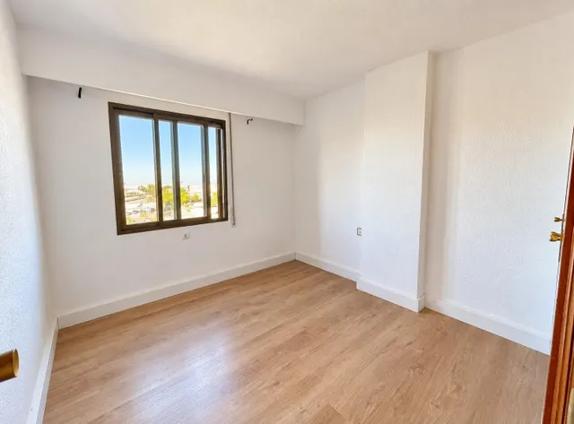 Piso reformado de 3 habitaciones con balcón — 6