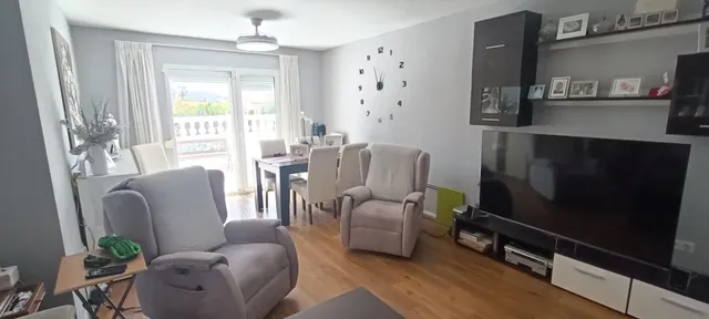 CASA DE 3 PLANTAS CON GARAJE Y PISCINA PRIVADA — 7
