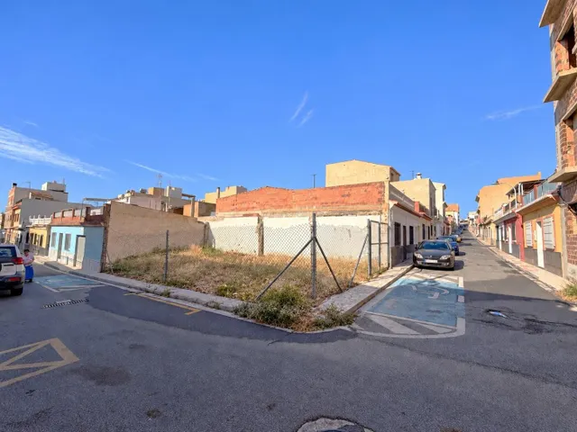 SOLAR PLURIFAMILIAR EN PADRE DAMIAN - MOTRIL
