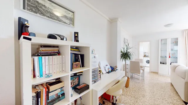 ¡Oportunidad única en el Paseo Marítimo, un dormitorio, terraza, parking, magníficas vistas al mar! — 4