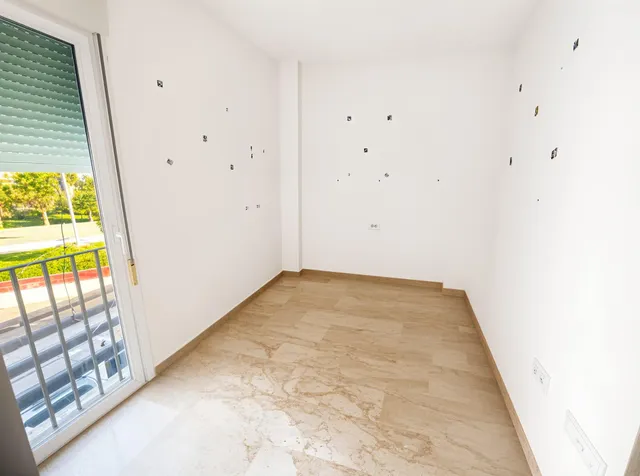 Casa adosada en venta en Utrera – 4 dormitorios, sótano y amplio espacio familiar — 6