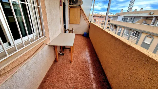 Ático con Piscina y Vistas Espectaculares en Torrevieja — 3