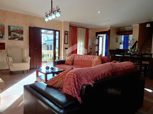 CHALET CON PISCINA EN JUNTA DE LOS RIOS — 14