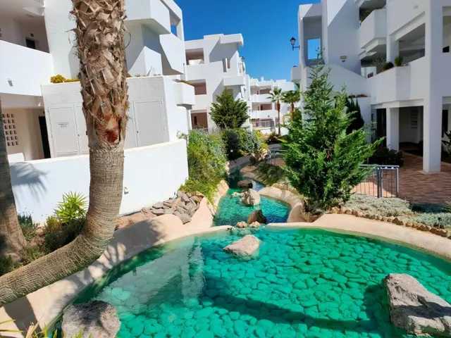 Amplio apartamento de 3 dormitorios a 600 metros de la playa y servicios — 26