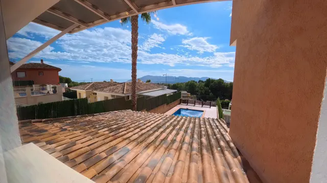 Adosado de esquina con 3 dormitiorios, piscina propia y vista al mar — 21