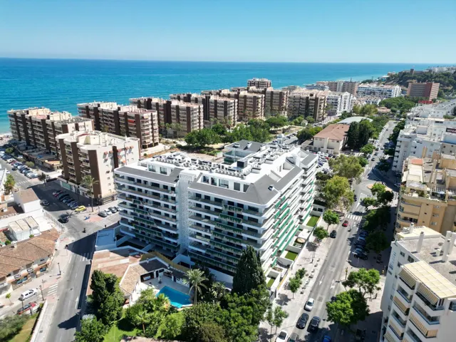 Fuengirola - Primera Planta de lujo - 3 dormitorios - garaje - trastero - piscina - spa — 2