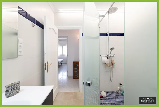 Chalet independiente con piscina privada y vistas al mar — 19
