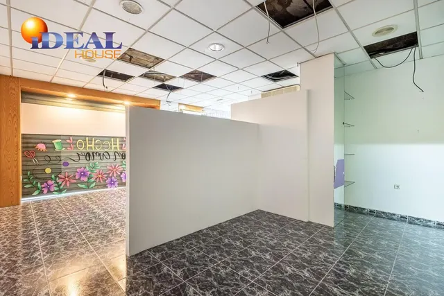 Local comercial en Pajaritos. — 23