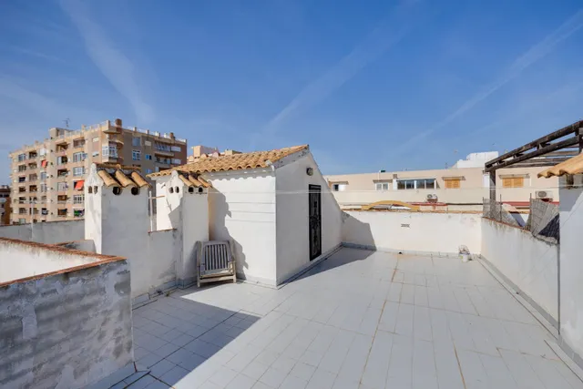 Bungalow de 3 dormitorios con piscina comunitaria en la playa de Los Locos — 33
