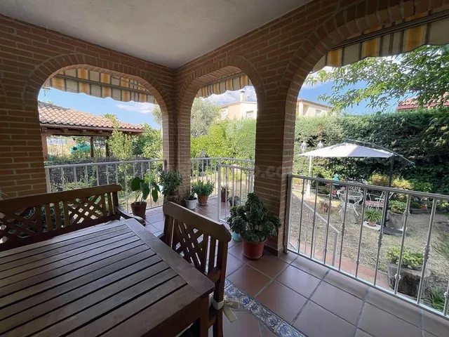 ¡CHICAS ESTUDIANTES! ÚLTIMA HABITACIÓN EN CHALET A COMPARTIR EN VILLANUEVA DE LA CAÑADA (MADRID). — 23
